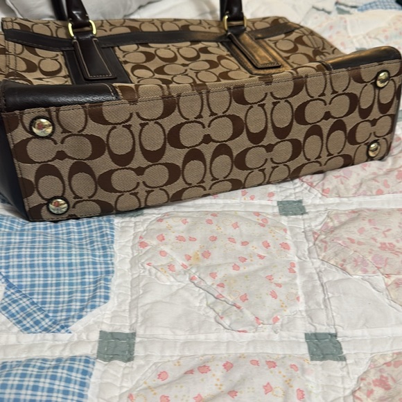 Coach - Picture 3 of 5